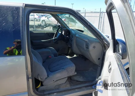 2000 GMC Sonoma Sls z USA, uszkodzony, nr VIN 1GTCS19W1Y8186956